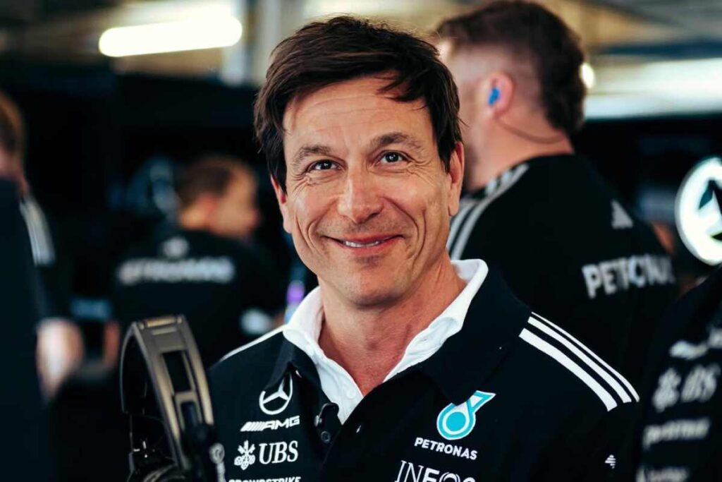 Mercedes pressing su Verstappen