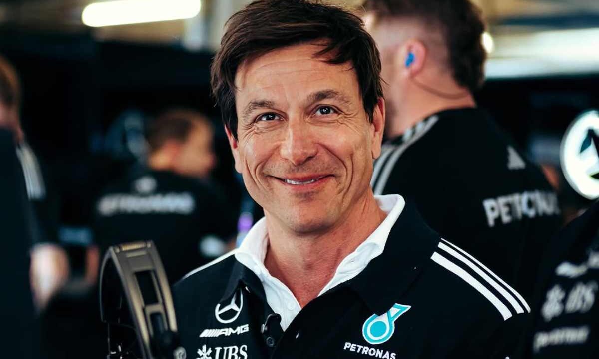 Mercedes pressing su Verstappen