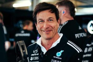 Mercedes pressing su Verstappen