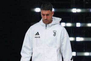 Juventus Vlahovic fuori rosa